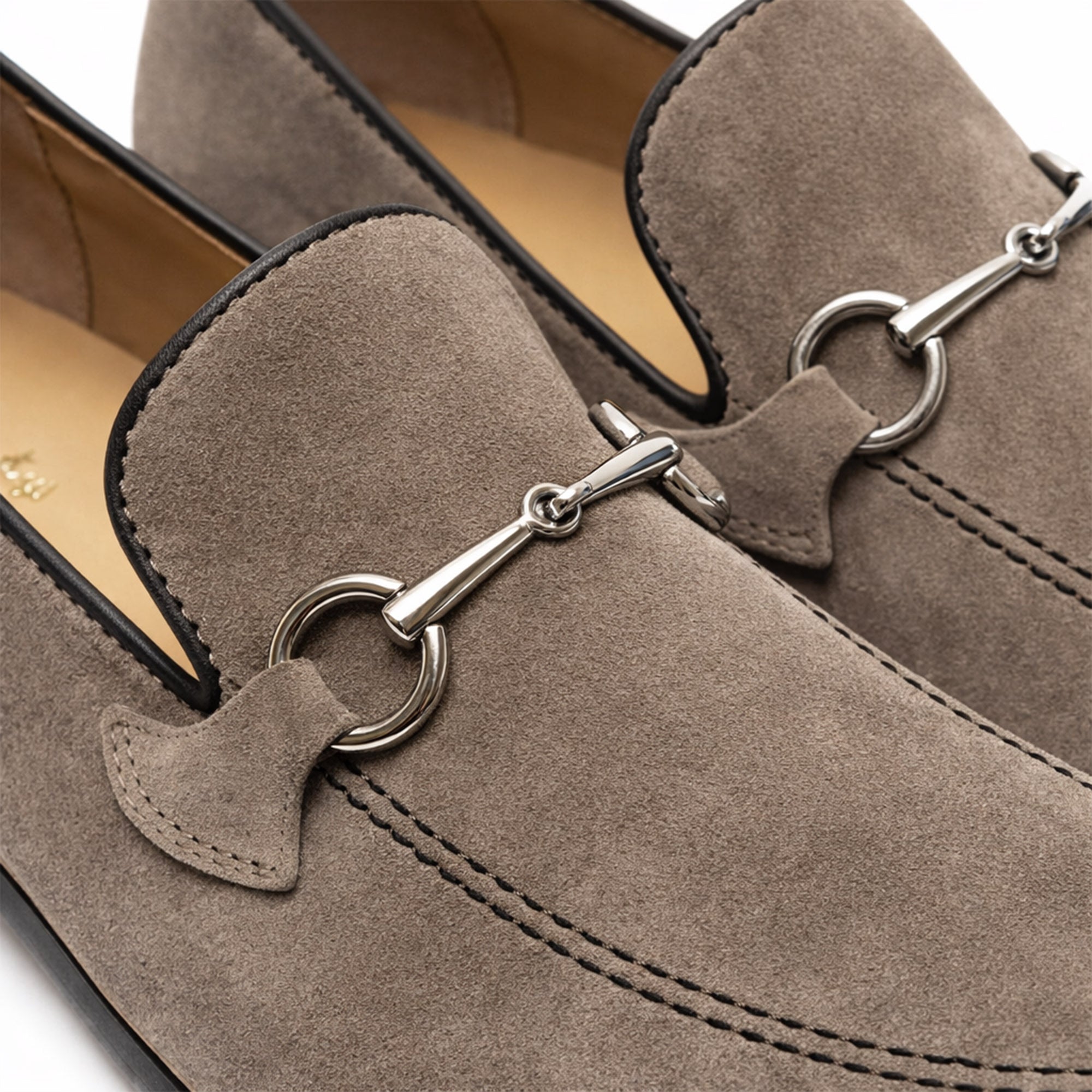 Scarpa Mocassino scamosciato da uomo con staffa morsetto – Suola cuoio